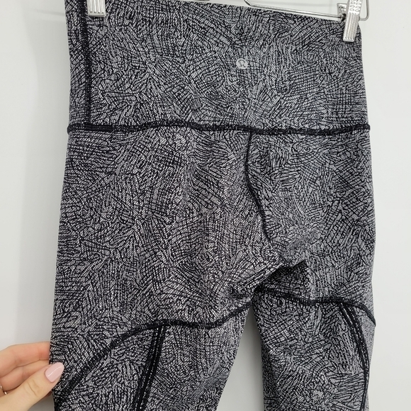 LULULEMON high waist wunder under HR SE mesh black and white leggings size 6 - Picture 7 of 7